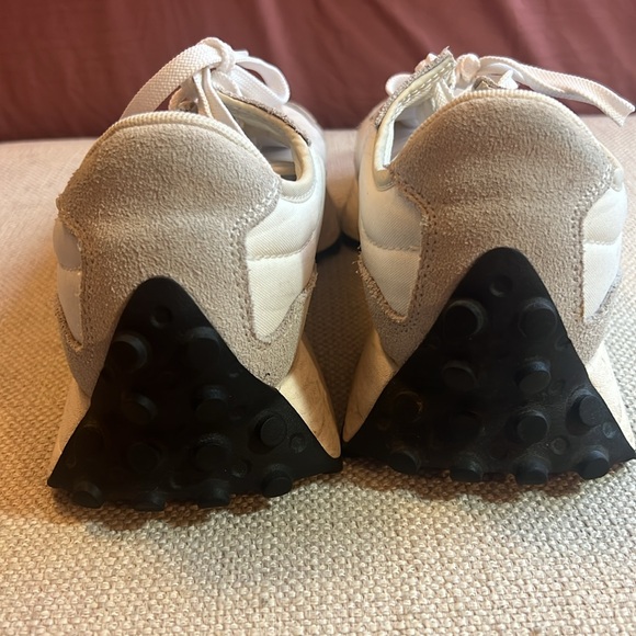 New Balance 327–read description! - Picture 4 of 11